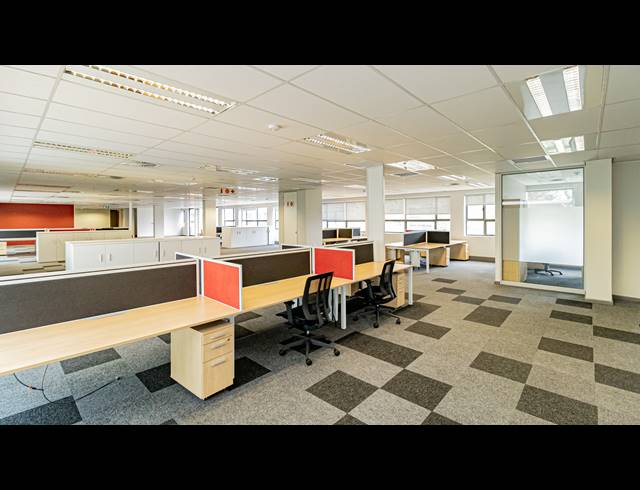 1,552M² OFFICE TO LET IN FERNDALE